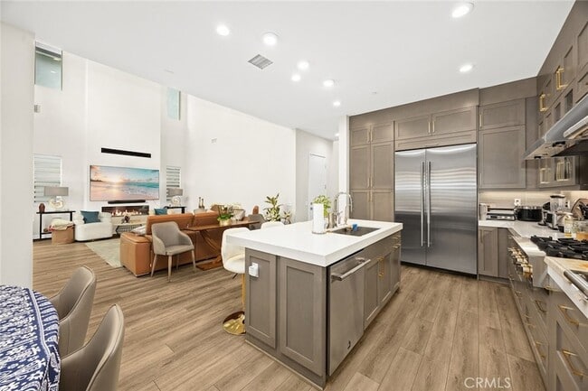 Building Photo - 478 Sycamore Dr