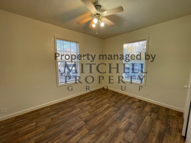 Building Photo - Wolflin~ 2 bedroom 1 bath!