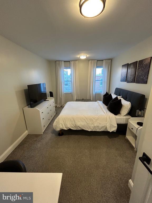 Building Photo - 616 S Rose St