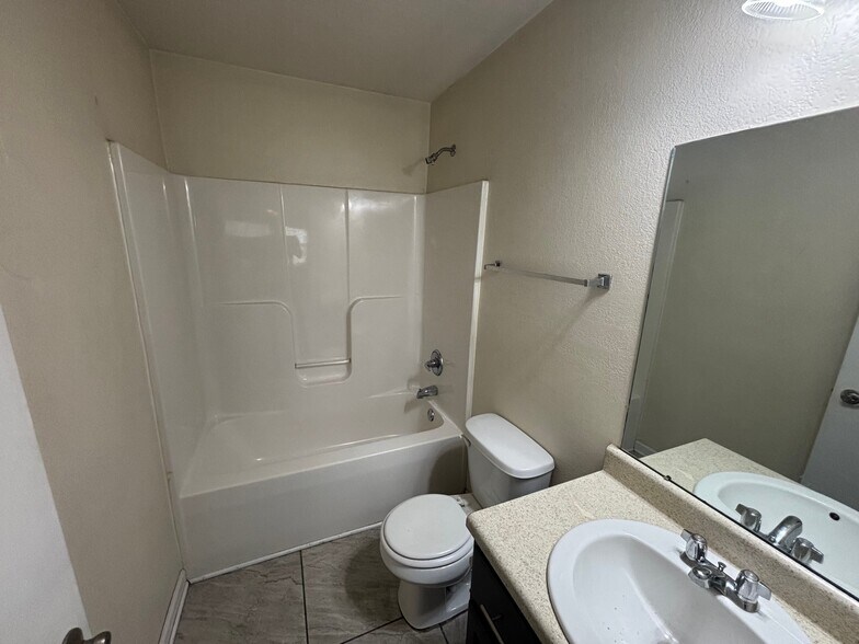 Building Photo - 306 Kenneth Blvd NW