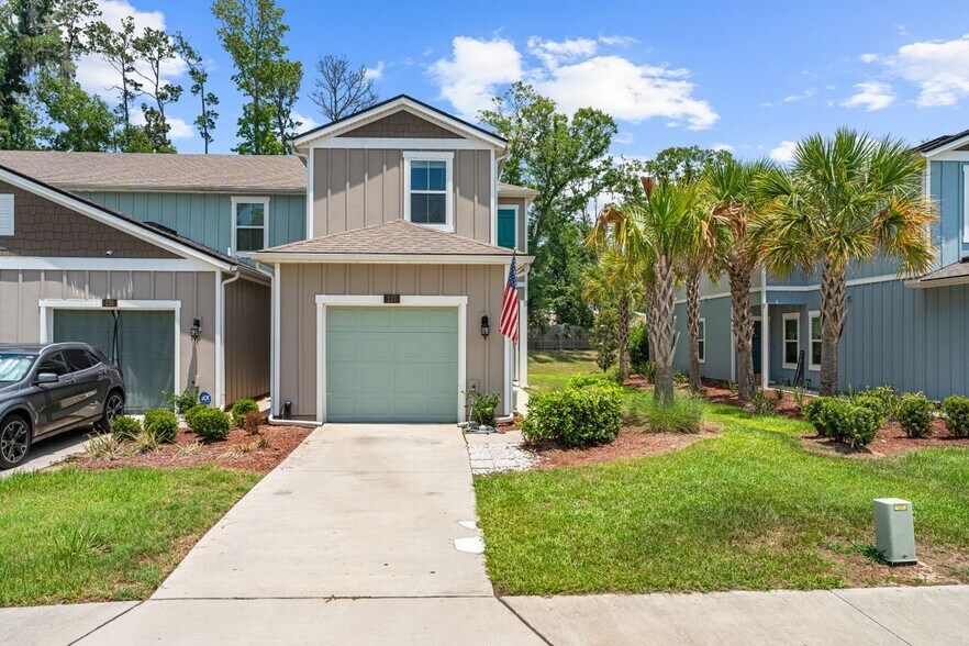 Building Photo - 237 Aralia Ln