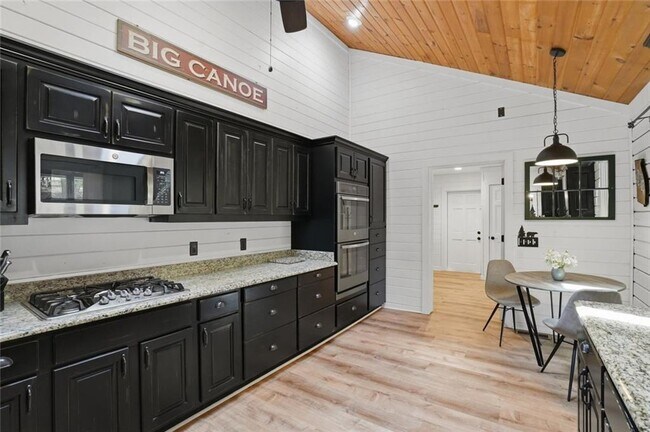 Building Photo - 64 Paddock Wy
