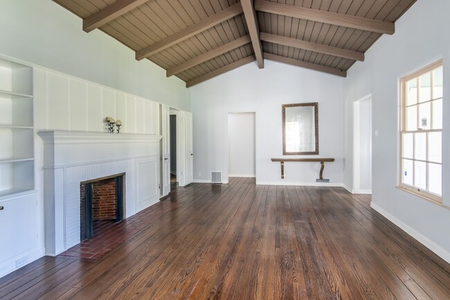 Building Photo - 4668 St Clair Ave