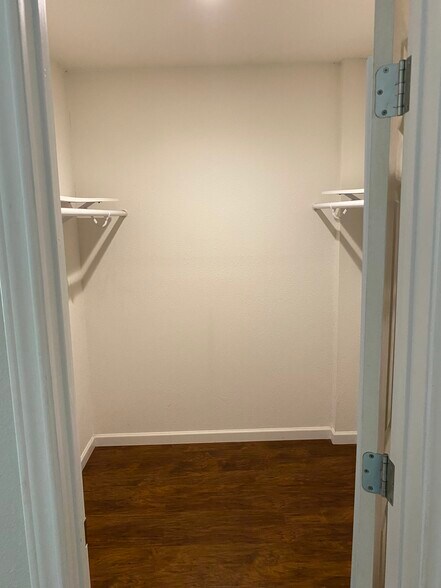 Huge walk-in closets - 3424 Rogers Ave