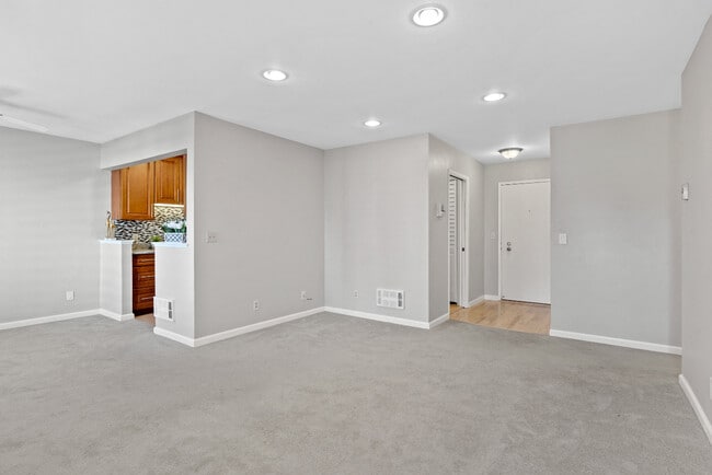 Building Photo - 914 Beach Park Blvd