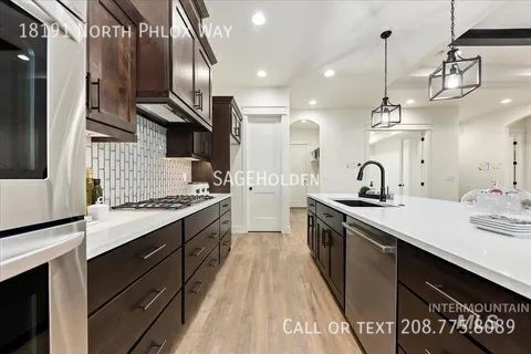 Building Photo - 18191 N Phlox Way