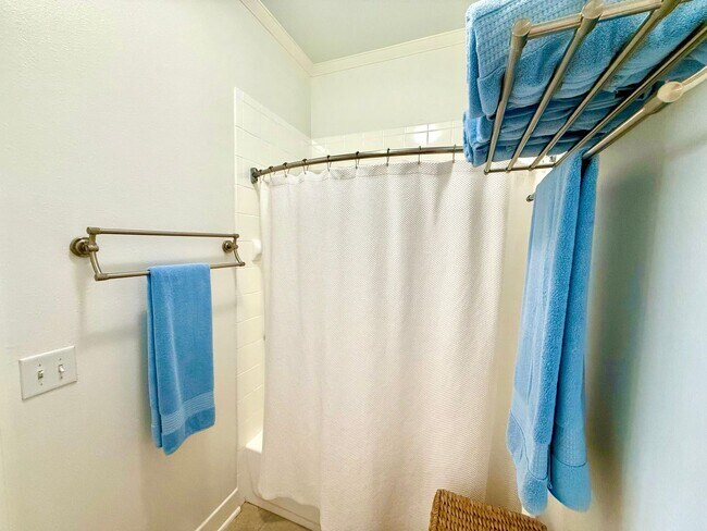 Building Photo - Pristine 1 bedroom, 1 bath in Perkins Rowe