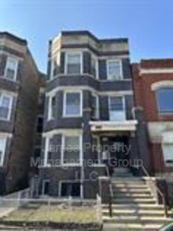 Building Photo - 3213 W Warren Blvd