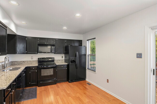 Building Photo - 1 Lanhill Ct