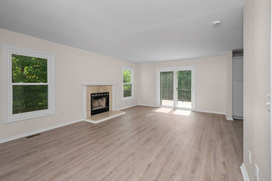 Building Photo - 1511 Fall Creek Ln