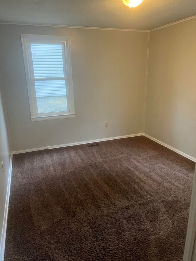 Building Photo - 115 Norwood St