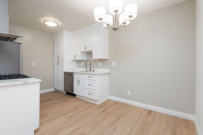 Interior Photo - 3810 Wade
