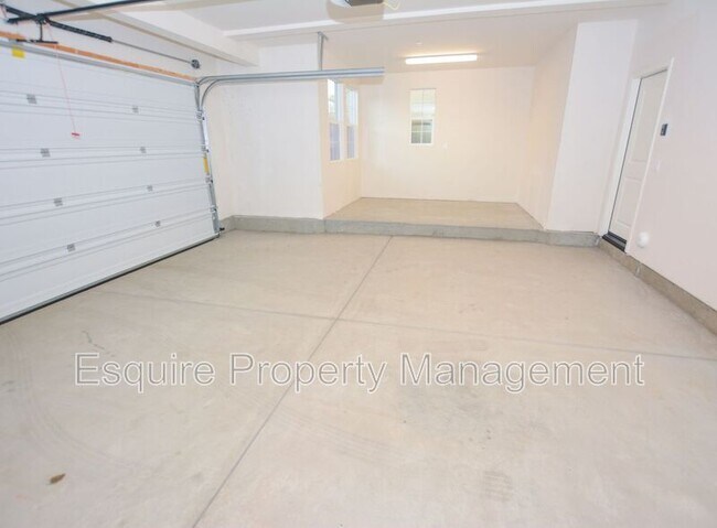 Building Photo - 2725 Navajo St