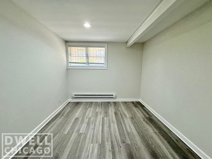 Building Photo - 727 W Roscoe St