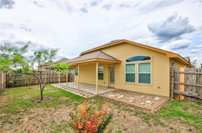 Building Photo - 137 Langtry Ln