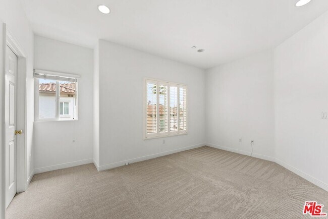 Building Photo - 5738 S Celedon Creek
