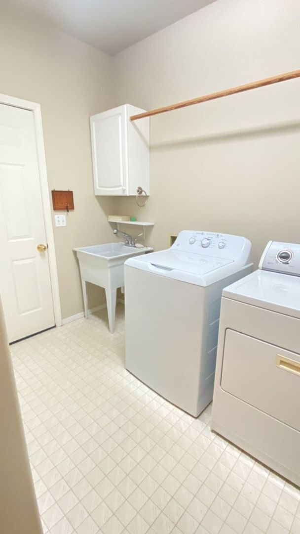 Building Photo - Cozy Home in a Gated Community!