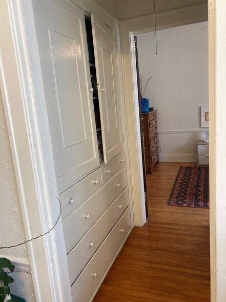 Built in Cabinets - 2212 Girard Ave S