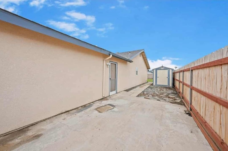 Building Photo - 2336 W Roby Ave