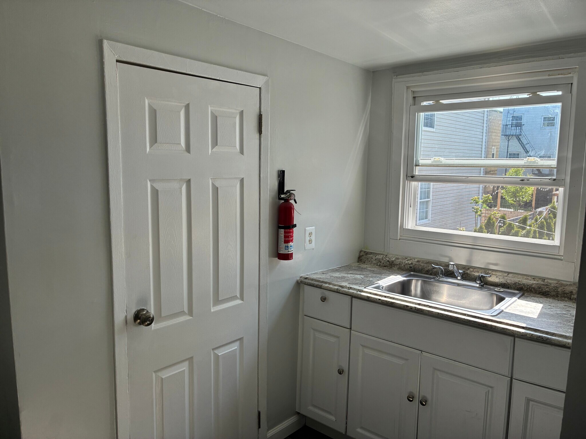 Building Photo - 6116 Washington St