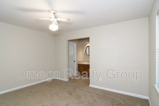 Building Photo - 2404 Glenmore Ct