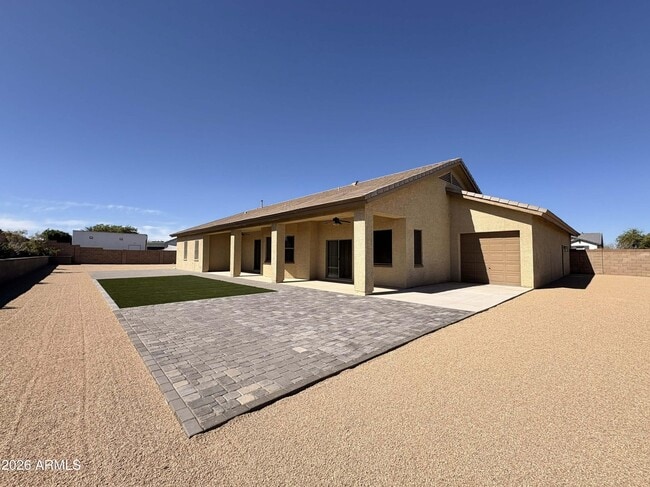 Building Photo - 13031 W Stella Ct