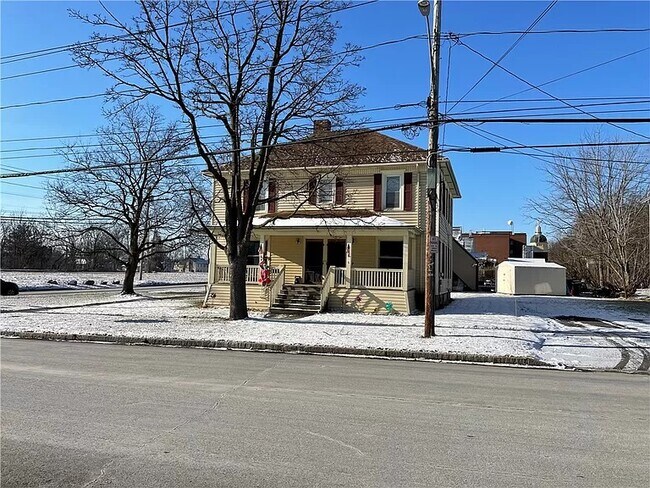 Primary Photo - 4 Wood St