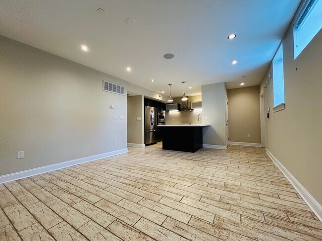 Building Photo - 4525 Fleming St