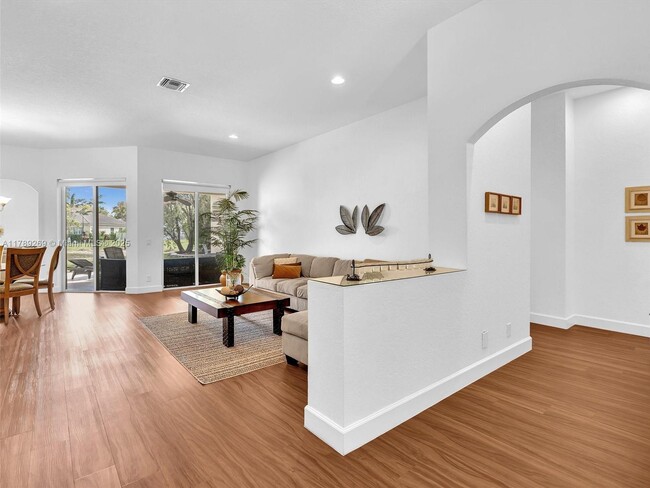 Building Photo - 754 Sunflower Cir