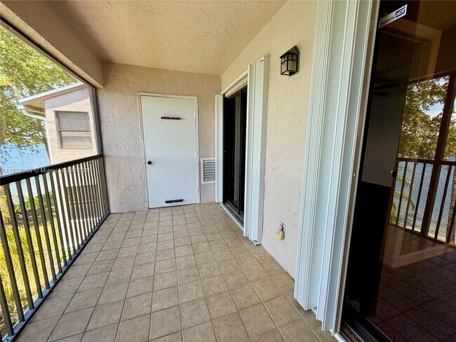 Building Photo - 1044 S Independence Dr