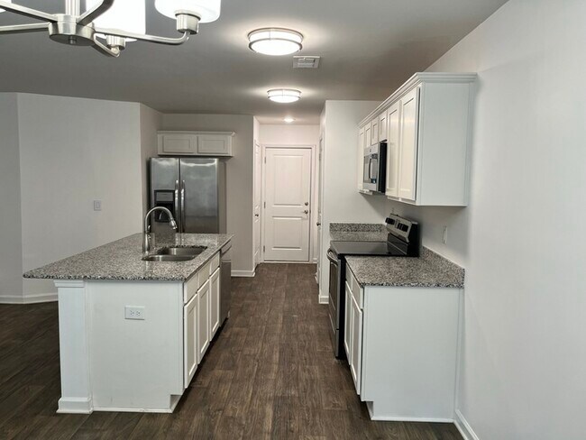 Building Photo - 315 Liliana Dr