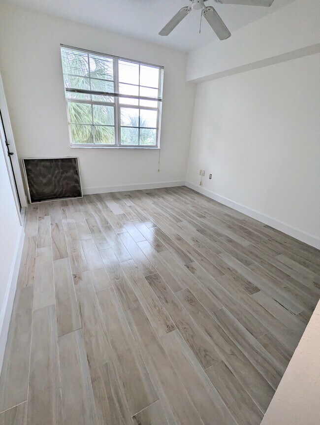 Large bedroom with balcony access and bathroom access - 1805 N Flagler Dr