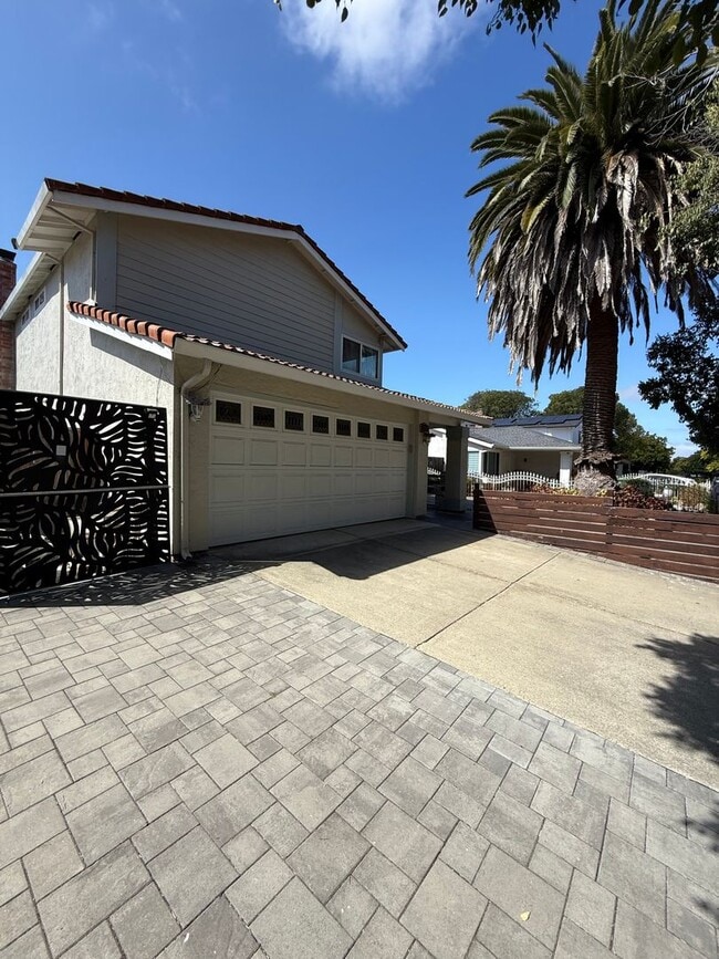 Building Photo - 32625 Lake Mead Dr