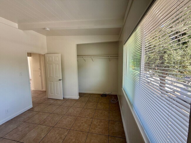 Building Photo - 1805 Bradford Way