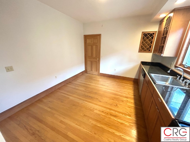 Building Photo - 18 Wellington Rd