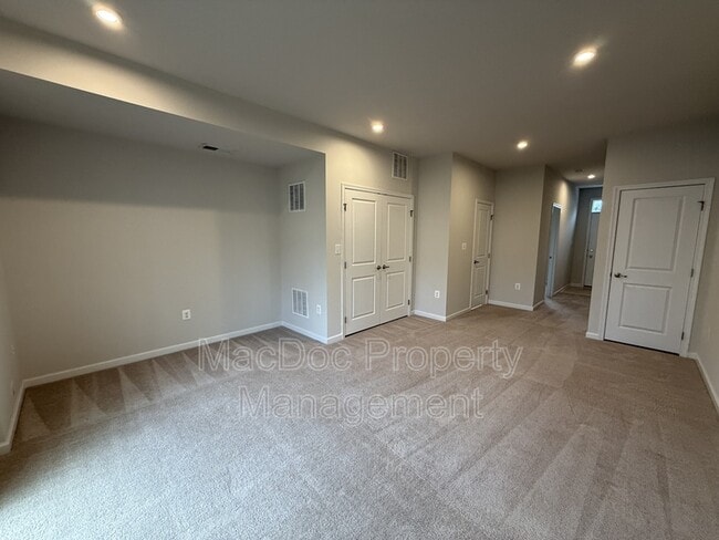 Building Photo - 505 Rolling Valley Dr