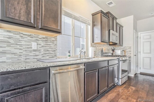 Building Photo - A Gorgeous 3 Bed 3 Bath Home in Desirable ...