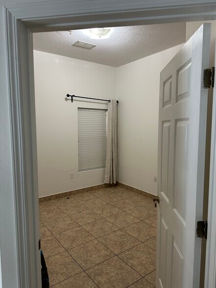 Building Photo - 9670 Amarante Cir