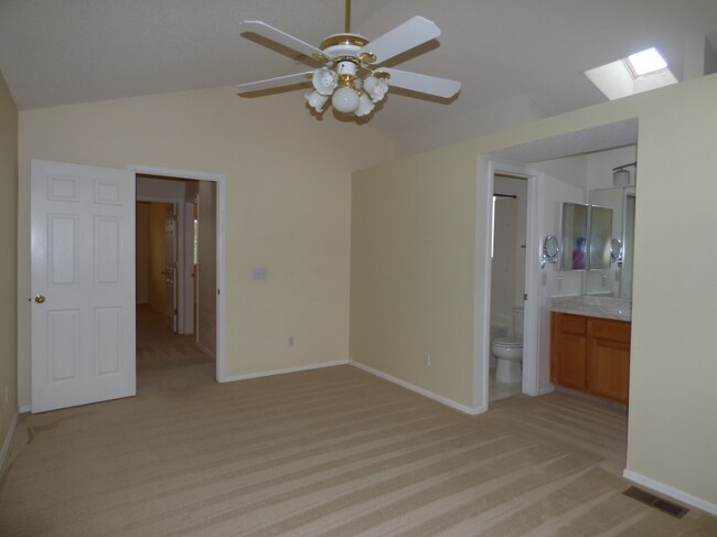 Building Photo - Fabulous Highlands Ranch Home!