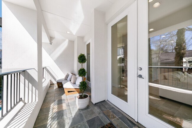 Building Photo - 4301 Vivian St