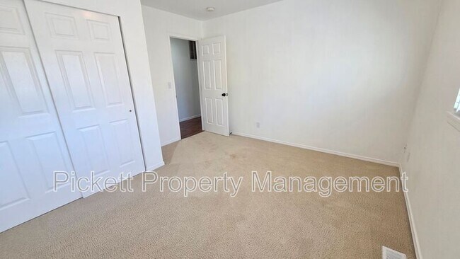 Building Photo - 1733 N Wycoff Ave