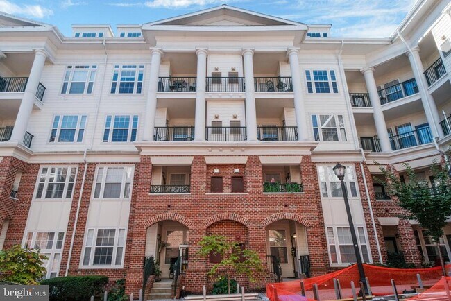 Building Photo - 3 Arch Pl