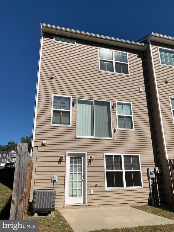 Building Photo - 2 Andrews Pl