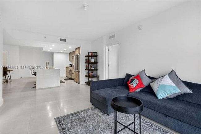 Building Photo - 13800 Highland Dr