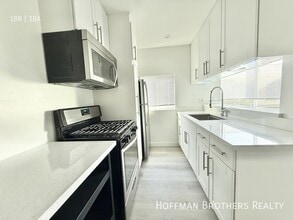 Building Photo - 1315 N June St