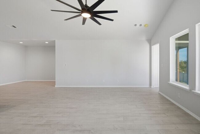 Building Photo - Spacious 4 Bed Home in Owasso – Open Living + Modern Kitchen