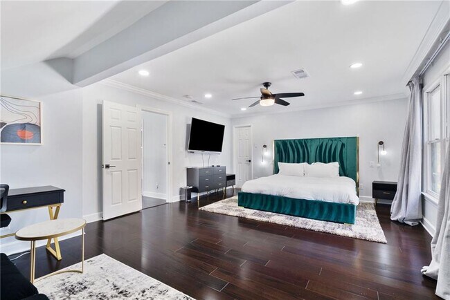 Building Photo - 4200 Roswell Rd NE