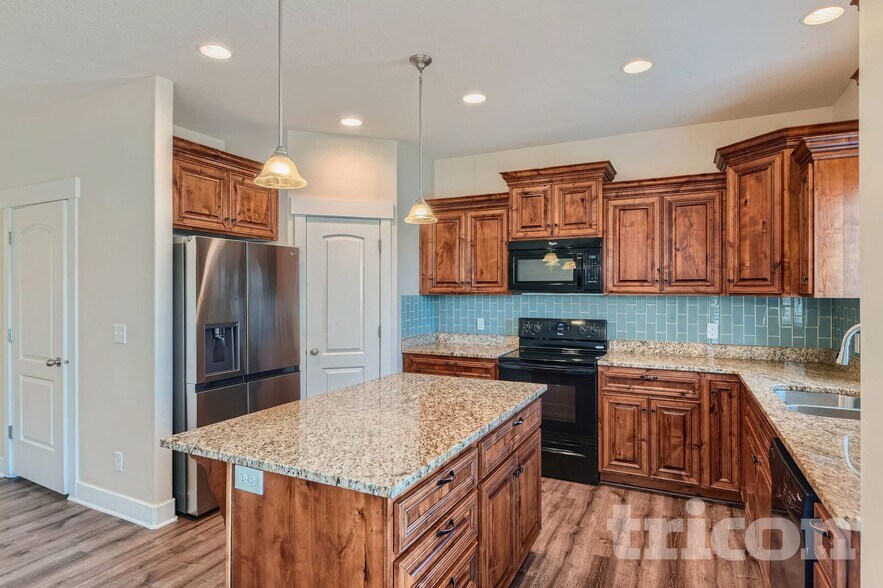 Building Photo - 787 Shavey Ln