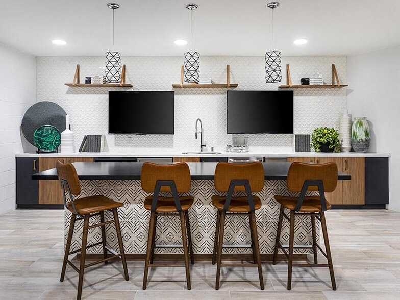 Building Photo - 7403