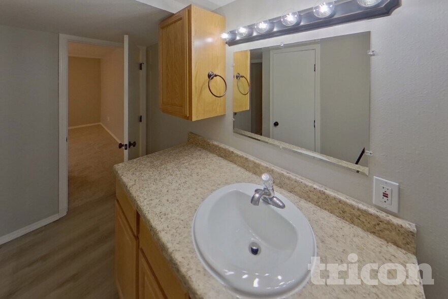Building Photo - 6325 Blazing Star Dr